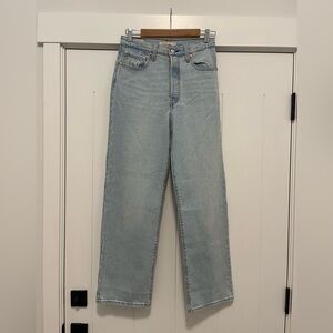Levi’s Ribcage Straight Ankle Jeans